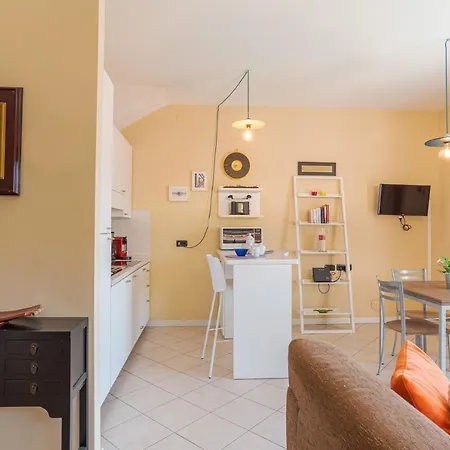 With Balcony And Private Parking Lejlighed Ossuccio